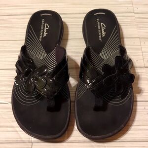 NWOT Clarks Women's 8M Cloudsteppers Breeze Sea Thong Sandals Black 27772